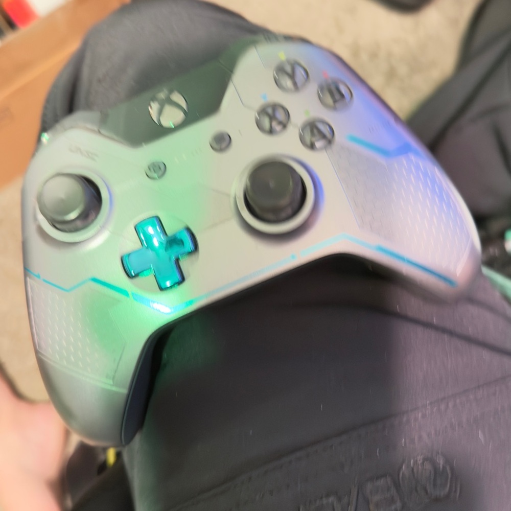 Microsoft Xbox One Limited Edition Halo 5: Guardians controller